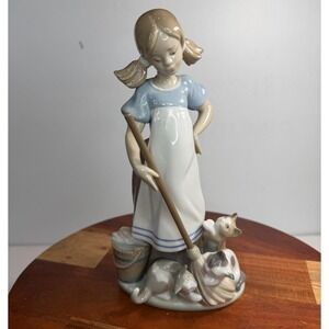 Vintage Lladro 5232 "Playful Kittens" Girl Cats Kitty Holding Mop Figurine 8"